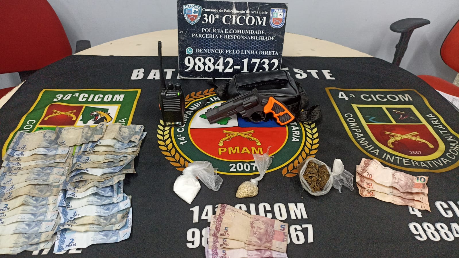 Grupo de jovens são presos por suposta comercialização de trafego de drogas na Zona Leste de Manaus