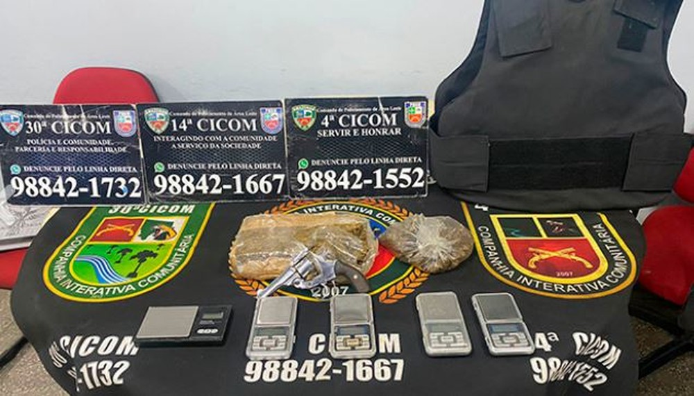 Dupla é presa com arma, colete balístico e drogas após trocar tiros com policiais em Manaus