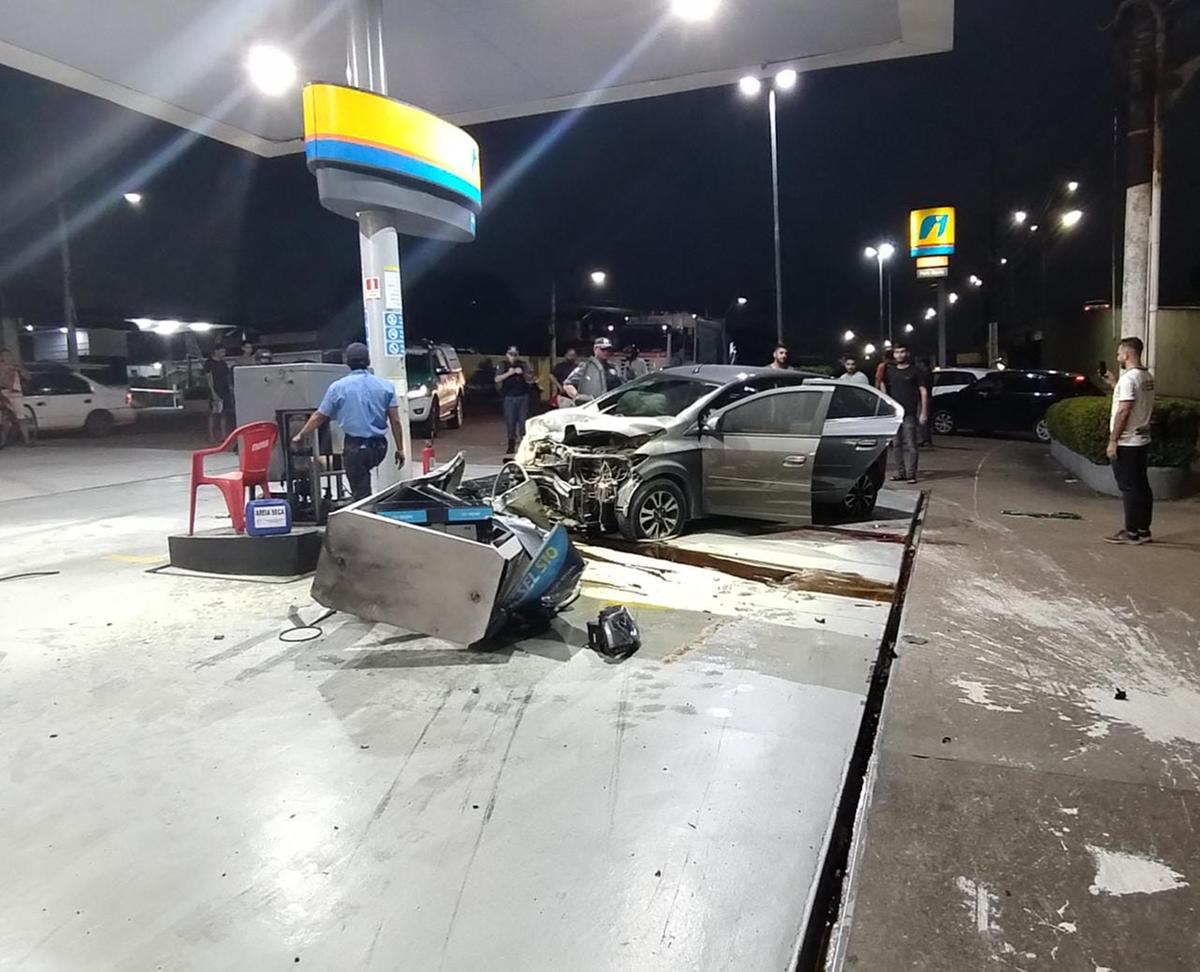 Perseguição policial termina com um suspeito morto e acidente em posto de gasolina