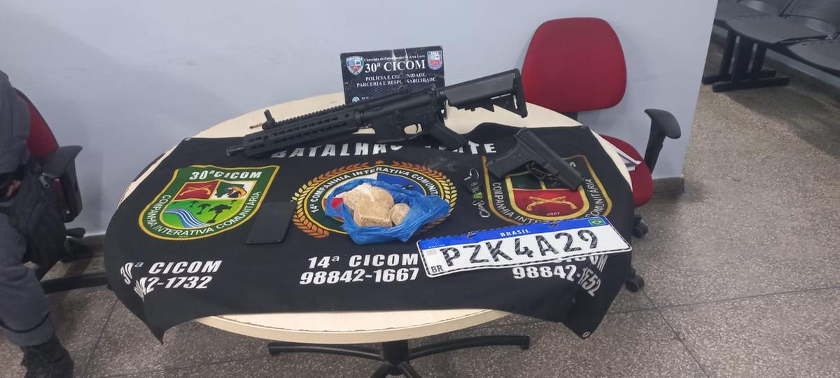 Dupla é presa com droga, fuzil e outras armas no Jorge Teixeira