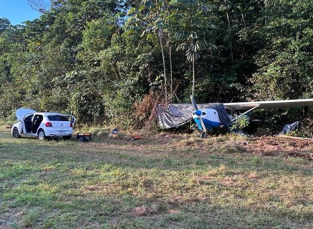 Avião é apreendido no AM após polícia descobrir pista clandestina