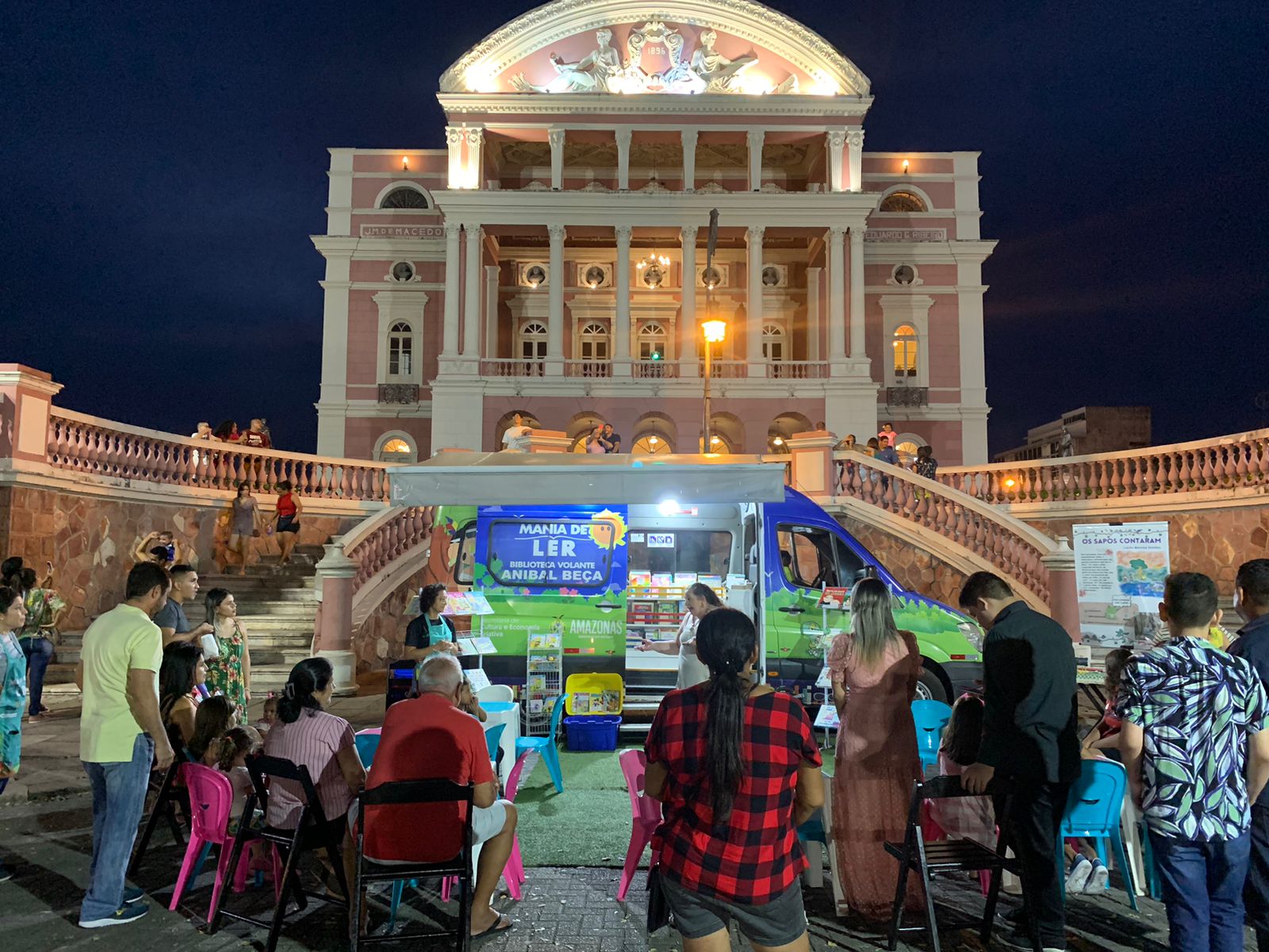 Programa Mania de Ler ganha edição especial no feriado (12/10), no Largo de São Sebastião