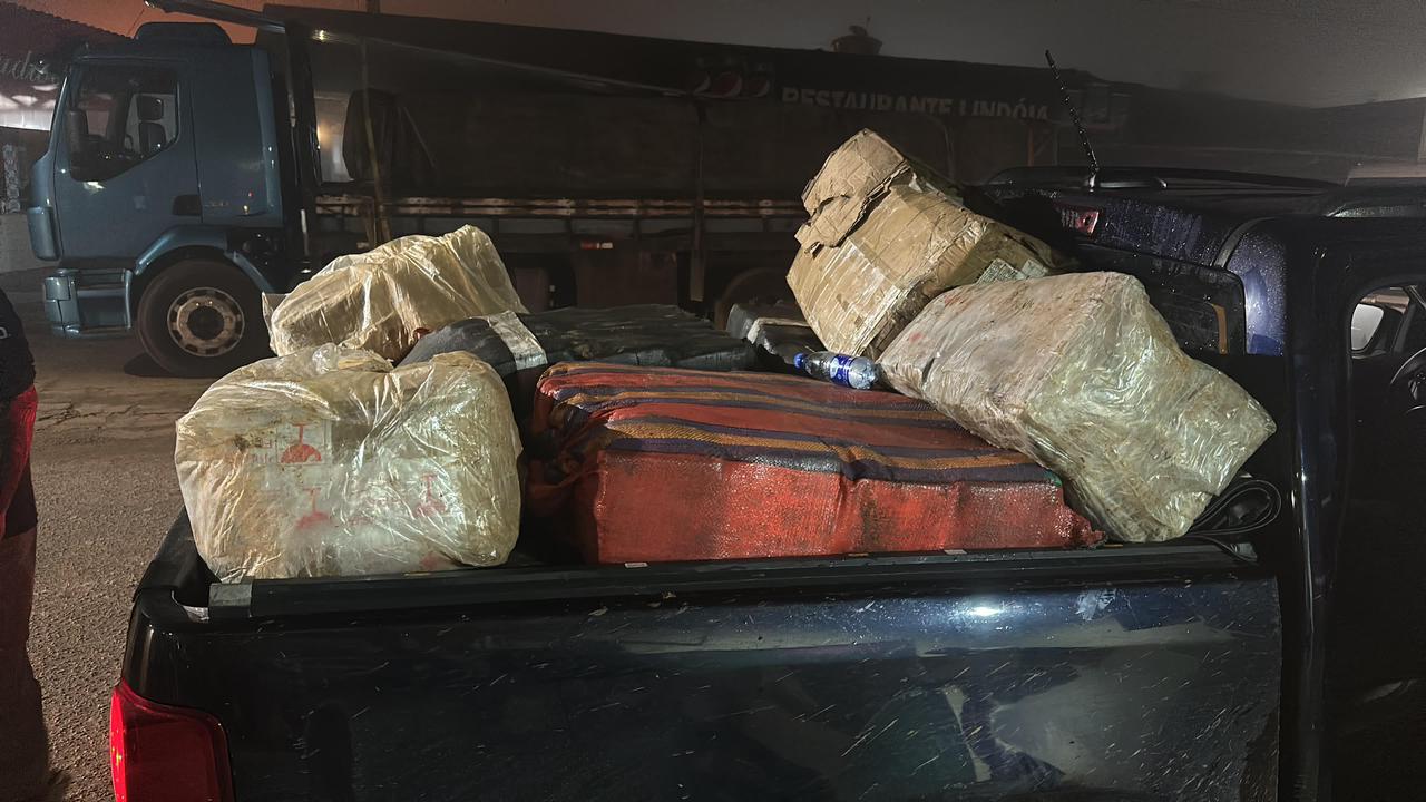 PC-AM deflagra Operação Jomini, prende trio e apreende 2,8 toneladas de drogas, armamentos e uma lancha