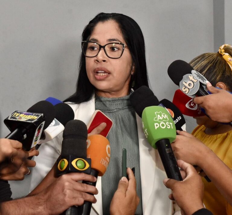 PC-AM prende mulher que deixou o filho sozinho em casa durante a madrugada