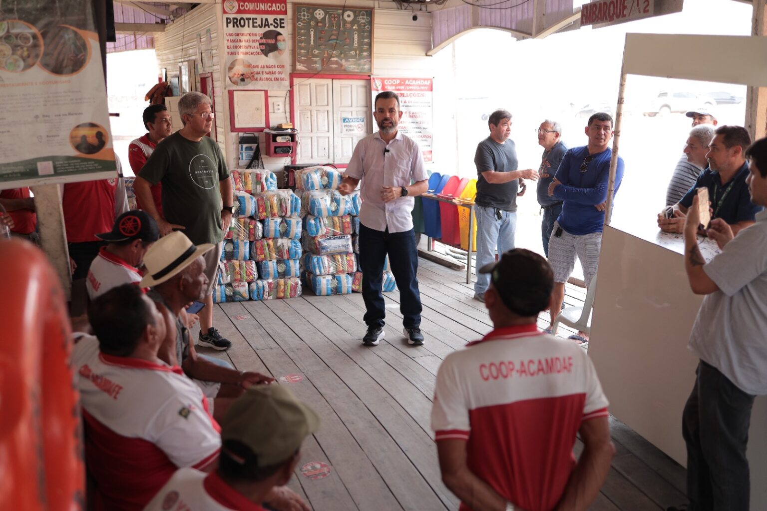 Vereador Peixoto critica decisão judicial para retirada de flutuantes da orla do Tarumã-Açu