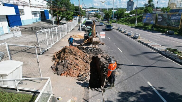 Prefeitura realiza operação ‘Calçada Livre’ na avenida Tefé para garantir mobilidade dos pedestres