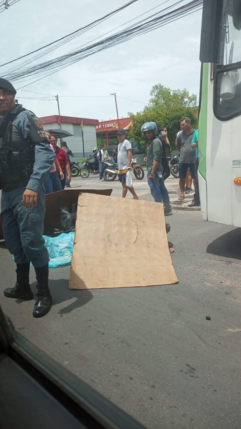 Mulher gravida morre após ter a cabeça esmagada por uma carreta na avenida Torquato Tapajós