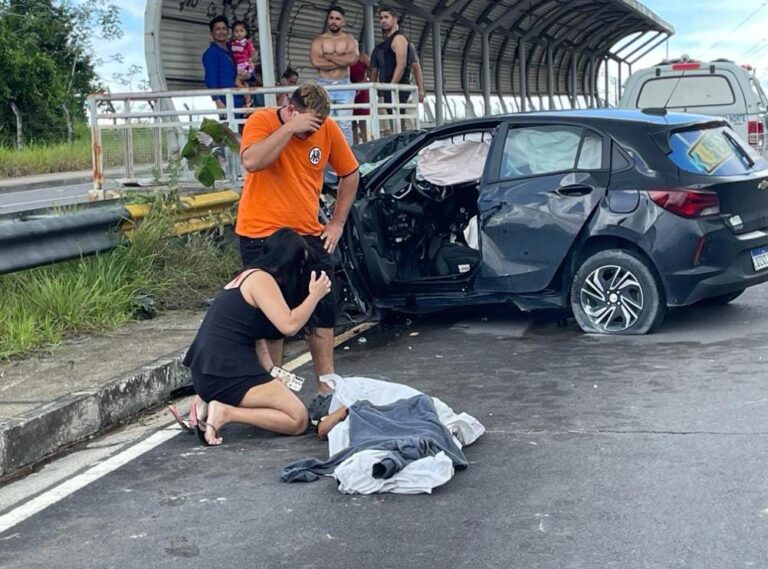 Motorista de App morre ao colidir com plataforma de ônibus em Manaus
