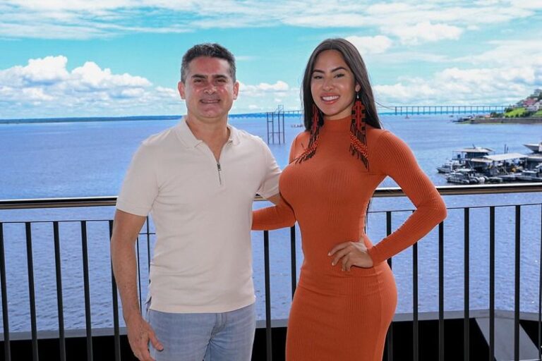 Prefeito de Manaus recebe Isabelle Nogueira no novo equipamento turístico e cultural da cidade, o Mirante Lúcia Almeida