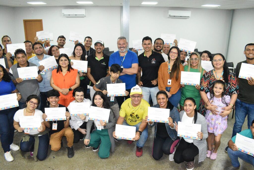 Prefeitura de Manaus certifica 5ª turma do curso ‘Técnico de Celular’