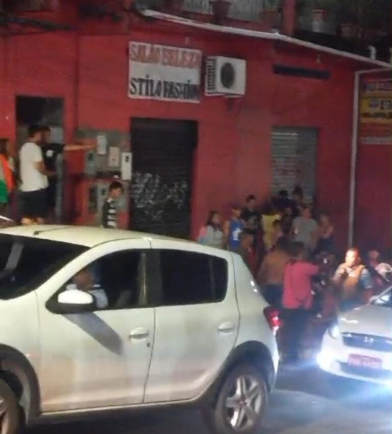 Vídeo: Jovem é baleado dentro de barbearia no bairro do Mutirão