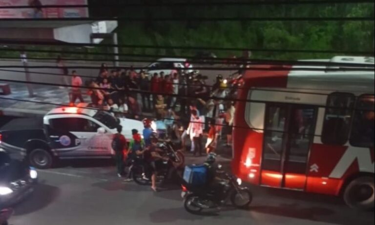 Assalto a ônibus da linha 640 deixa passageiros em panico na Zona Norte