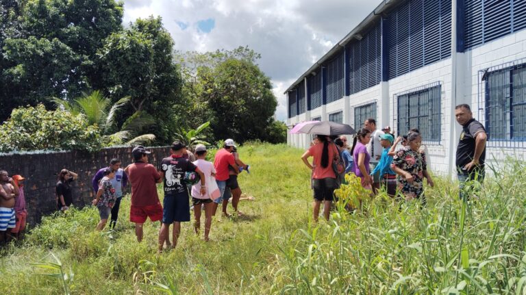 Guerra do tráfico: Criminosos executam jovem na Comunidade Parque São Pedro; veja vídeo