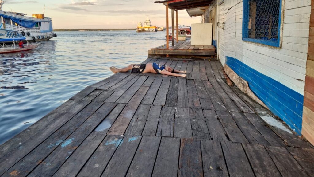 Corpo de homem é encontrado amarrado na feira da Panair, em Manaus