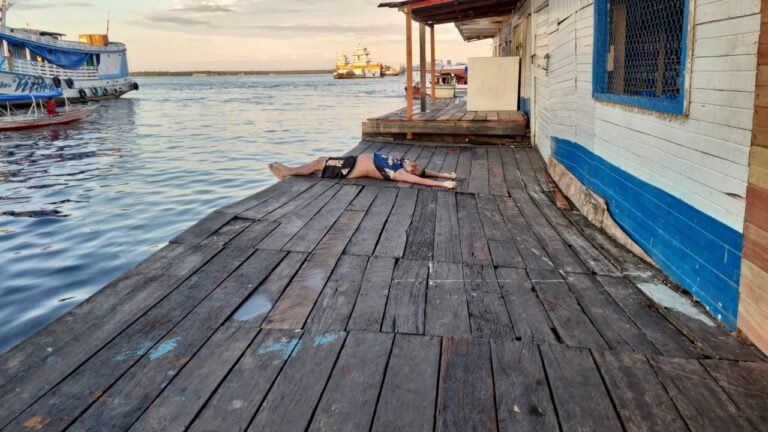 Corpo de homem é encontrado amarrado na feira da Panair, em Manaus