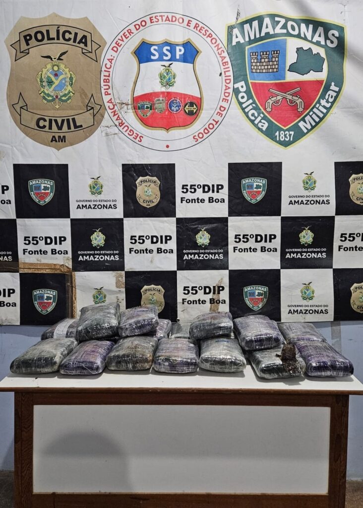 Em Fonte Boa, PC-AM prende duas jovens que estavam transportando 22 quilos de maconha em lancha
