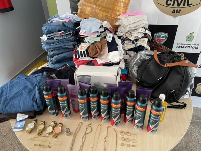 PC-AM prende mulheres que causaram prejuízo de mais de R$ 20 mil com furtos a lojas e supermercado de Manaus