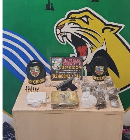 Suspeito foge por telhados de casa e abandona bolsa com drogas em Manaus