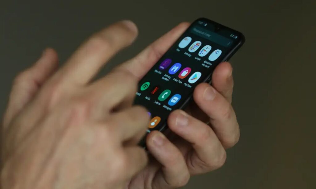 Prefeitura de Manaus alerta para golpe em falsa oferta de vaga no programa Bolsa Idioma