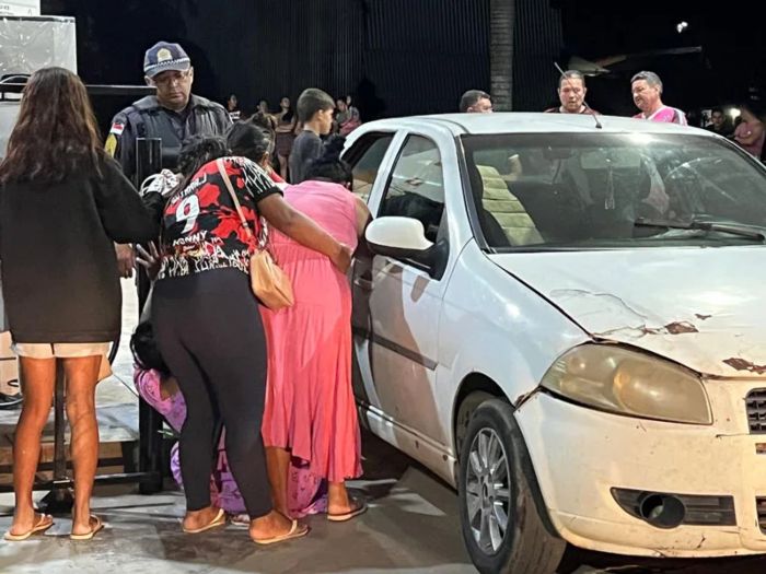 Homem é morto a tiros dentro de táxi em posto de gasolina em Iranduba; veja vídeo