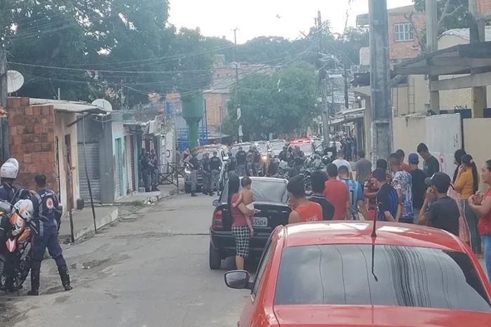 Confronto entre a Rocam e traficantes deixa pedreiro ferido no bairro Zumbi, em Manaus