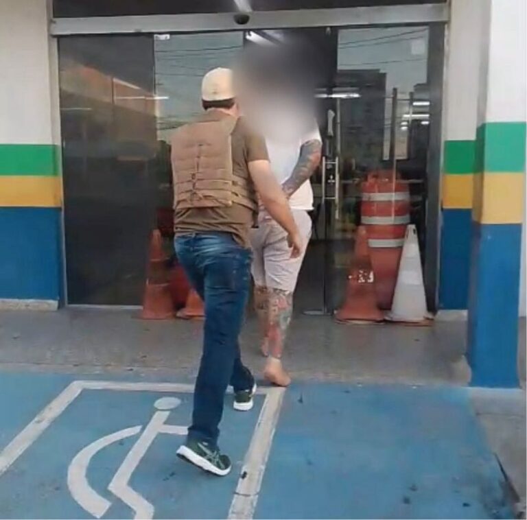 Homem com mandado de prisão por homicídio é preso em Manaus