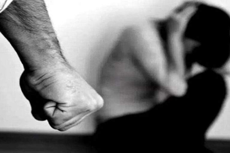 Homem joga óleo quente em companheira durante discussão