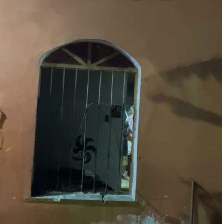 Homem é flagrado atacando mãe com cabo de vassoura na zona sul de Manaus