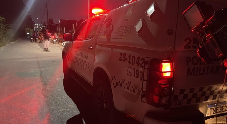 Homem é brutalmente assassinado em Manaus e criminosos deixam bilhete ao lado do corpo
