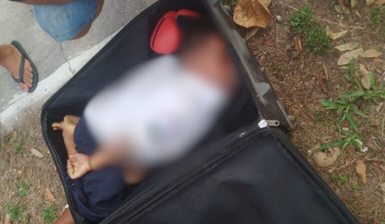 Menino de 6 anos é encontrado morto dentro de mala