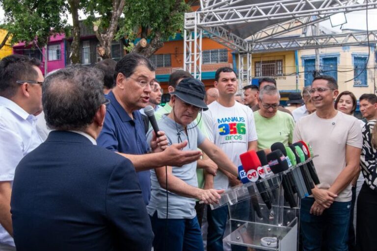 Eduardo Braga participa da inauguração da Praça dos Remédios e destaca investimentos em Manaus