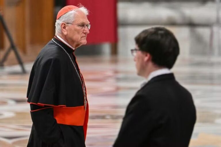 Arcebispo de Manaus entrega carta de renúncia ao Papa após completar 75 anos