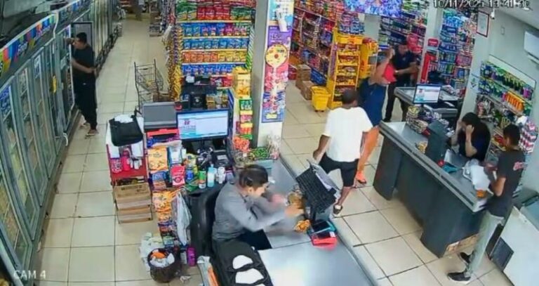 VÍDEO: Homem atira para o alto durante assalto em mercadinho em Manacapuru