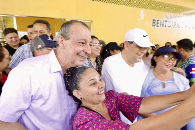 Omar Aziz reforça compromisso com desenvolvimento do interior em visitas a Nhamundá e Maués