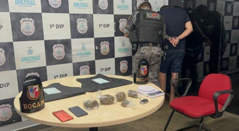 ROCAM prende homem com drogas e coletes balísticos da PM em Manaus