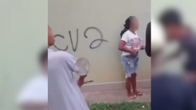 Mulher grávida é espancada por “tribunal do crime” em comunidade dominada por facção