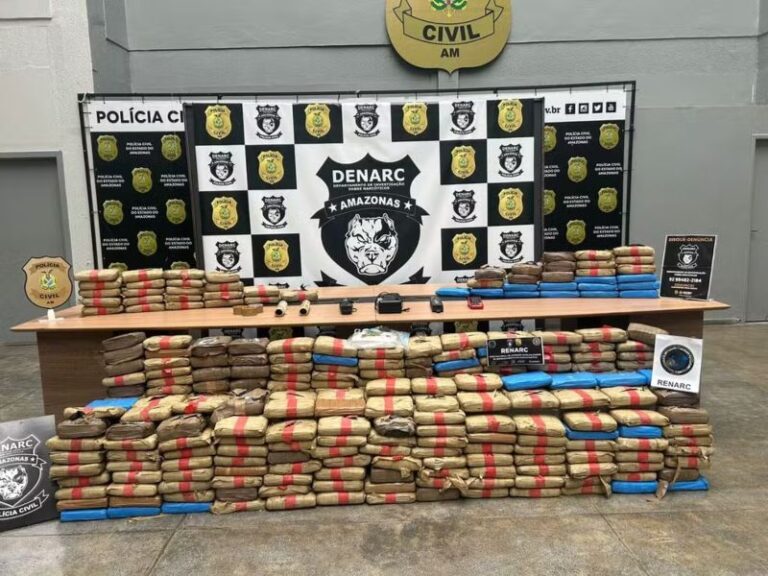 VÍDEO! Polícia apreende 300 kg de maconha em Manaus; droga vinha da Colômbia e seria enviada ao Pará
