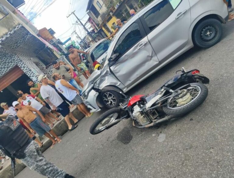 Suspeitos fogem da PM em moto, batem em carro e são presos na Zona Oeste de Manaus