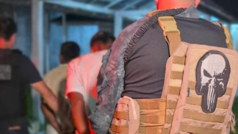 Dupla suspeita de decapitar homem após discussão por comida é presa no interior do AM