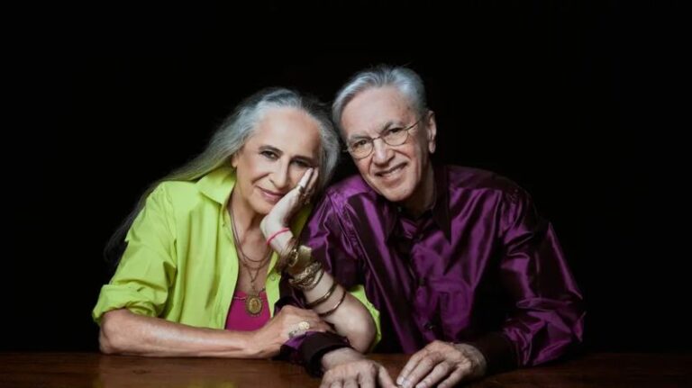 Caetano Veloso e Maria Bethânia vencem Grammy 2026 com álbum gravado ao vivo