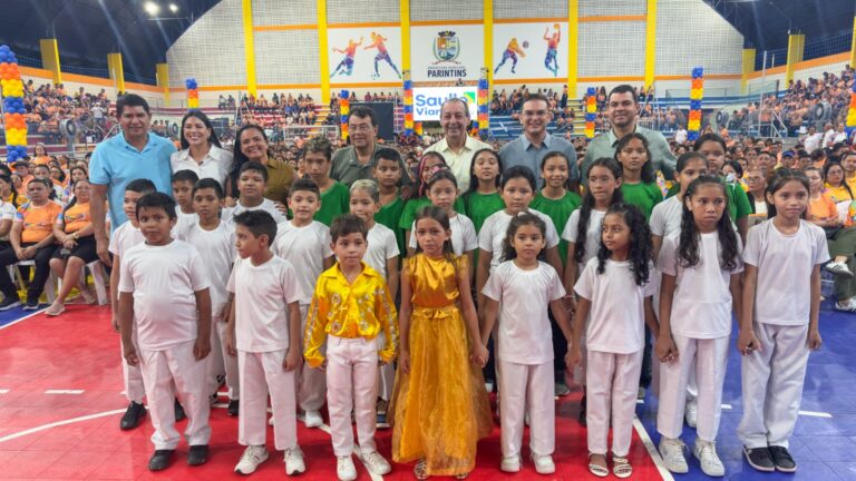 Omar Aziz participa da abertura do ano letivo em Parintins e destaca papel da educação no desenvolvimento do Amazonas