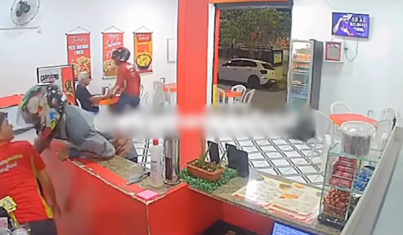VÍDEO: dupla finge ser cliente e assalta lanchonete na Zona Norte de Manaus