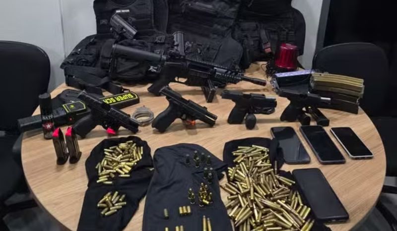 Três PMs e dois homens são presos suspeitos de tentar roubar 1 tonelada de drogas no Rio Negro, no AM