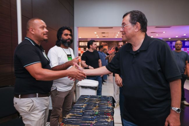 Eduardo Braga destaca empreendedorismo e valorização profissional durante o Amazonas Barber 2026 em Manaus
