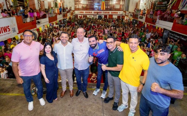 Lideranças da zona leste de Manaus lotam quadra da Grande Família e anunciam apoio a Omar Aziz