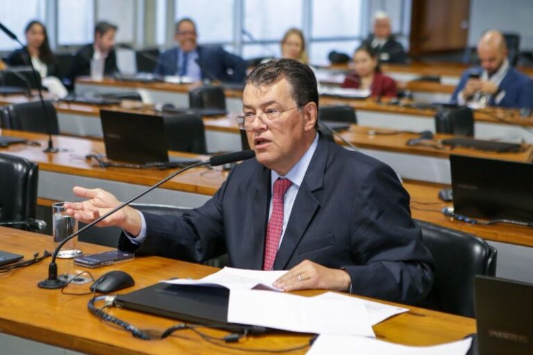 Com articulação de Eduardo Braga, comissão aprova novas regras do seguro defeso