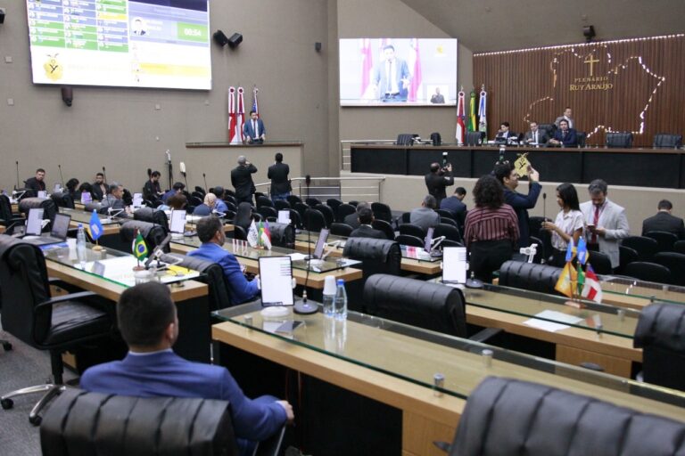 Escolha do “governador tampão” do AM será no dia 4 de maio