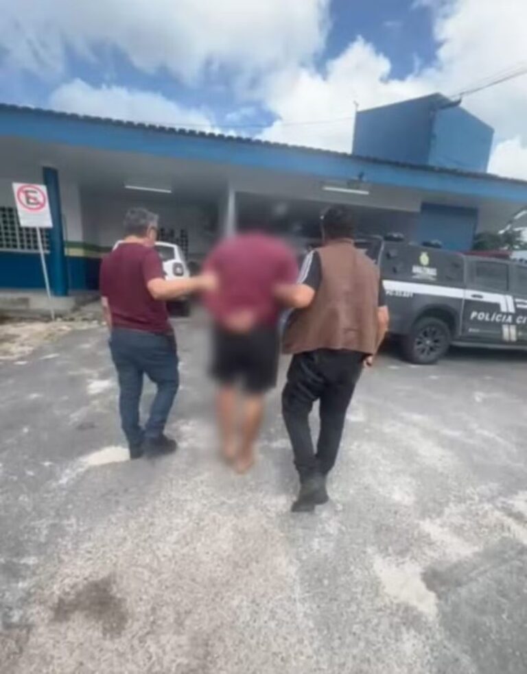 Homem é preso por agredir ex-namorada com bebê no colo e descumprir medida protetiva em Manaus